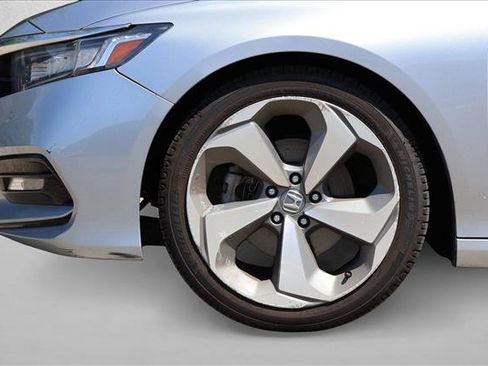 Used 2018 Honda Accord Touring image 9