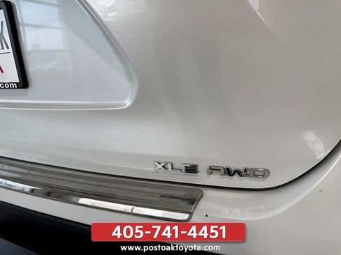Used 2022 Toyota Highlander XLE AWD/4WD image 30