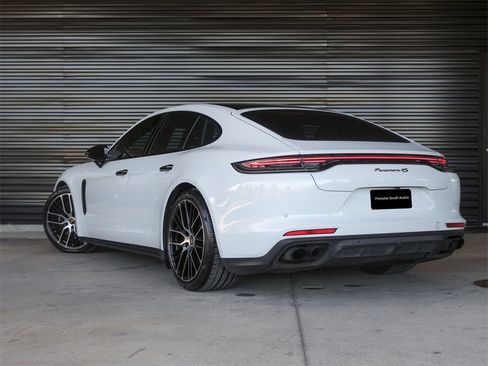 Certified 2023 Porsche Panamera 4S image 3