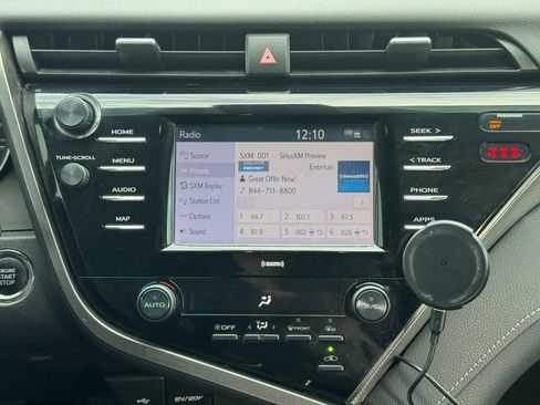 Used 2020 Toyota Camry SE w/ Moonroof Package image 14