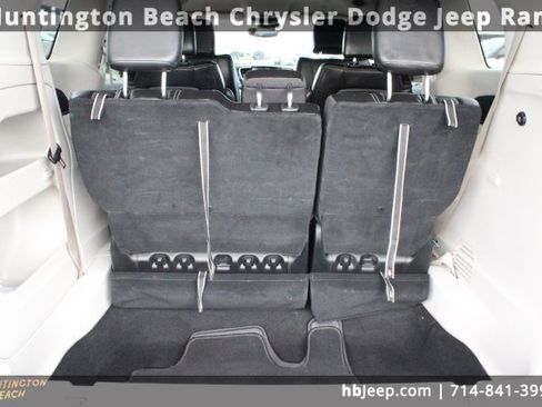 Used 2023 Chrysler Pacifica Touring-L image 37