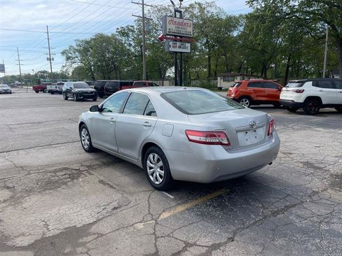 Used 2010 Toyota Camry SE FWD image 7