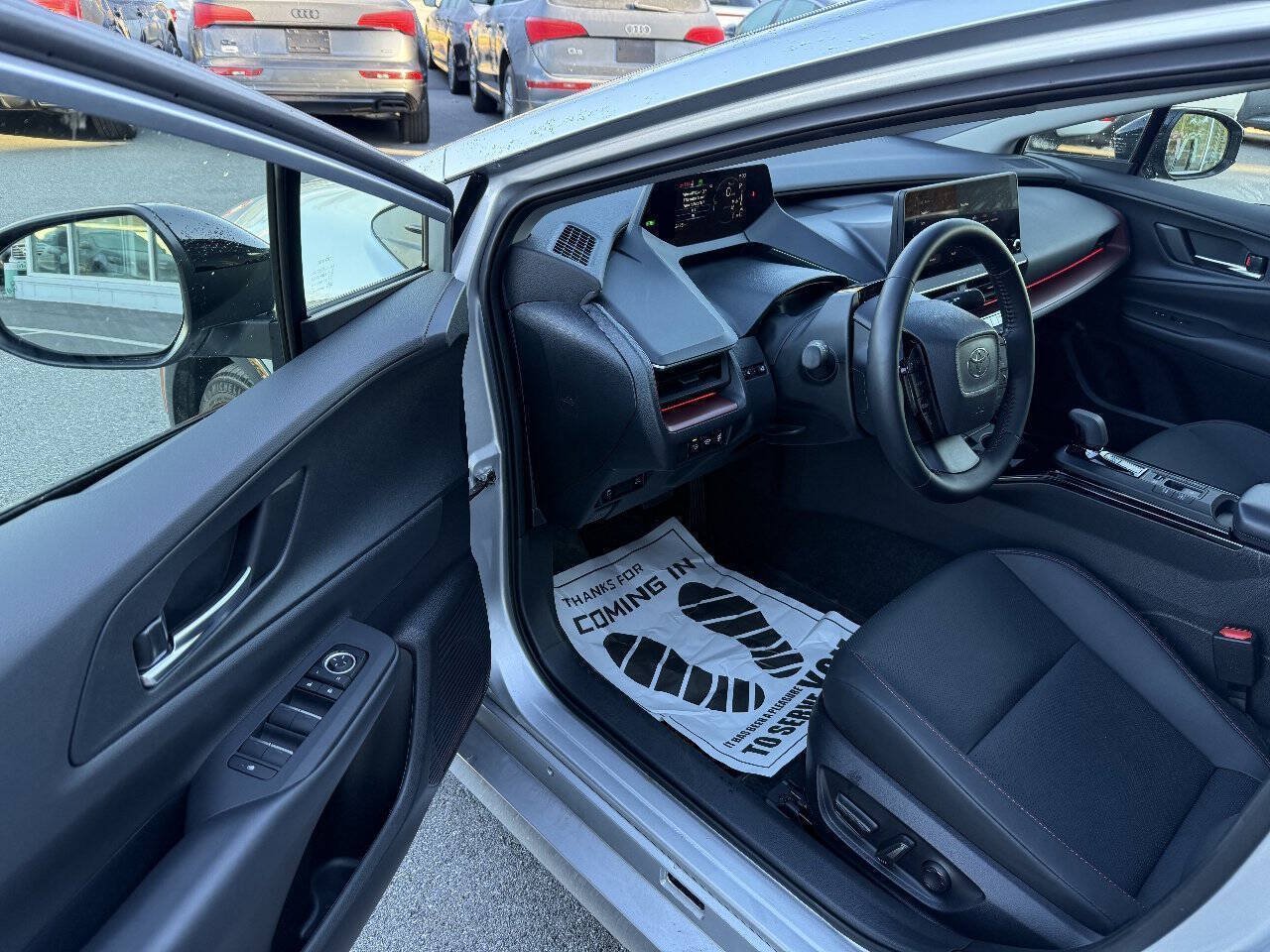 Used 2024 Toyota Prius Prime FWD image 17