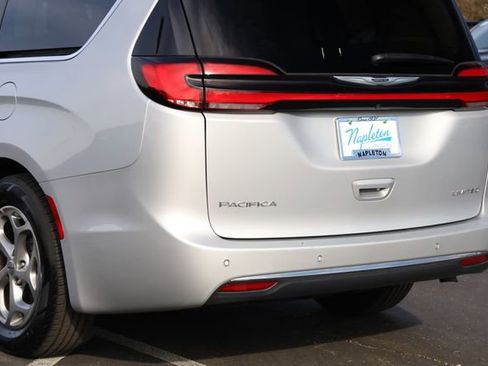 Used 2024 Chrysler Pacifica Limited image 7