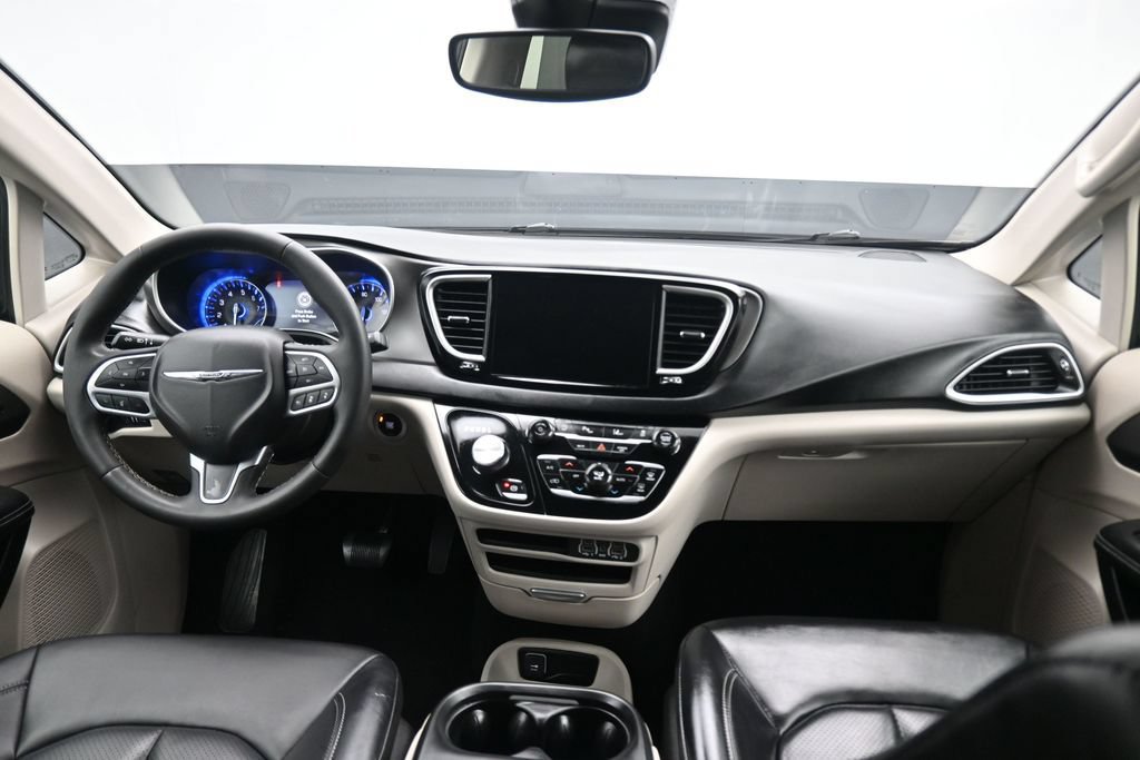 Used 2024 Chrysler Pacifica Touring-L FWD image 54