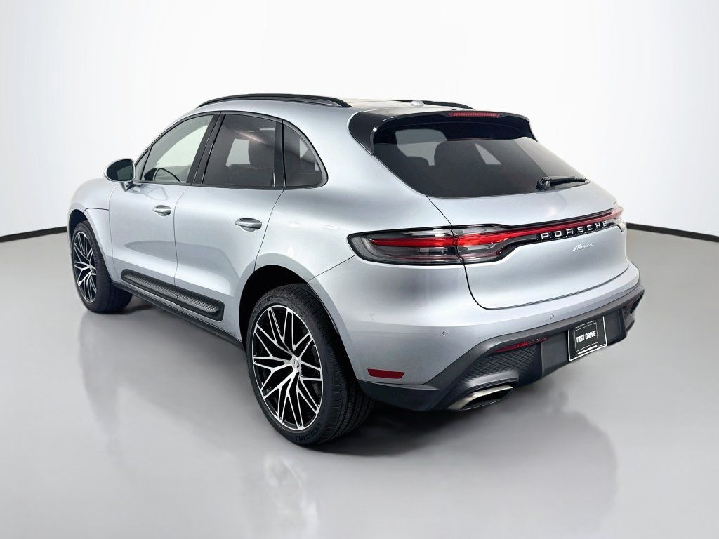Certified 2026 Porsche Macan AWD/4WD image 3