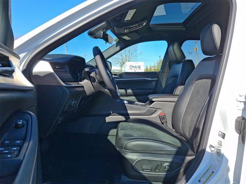 New 2026 Jeep Grand Cherokee Laredo image 6