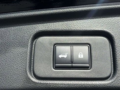 Used 2024 Nissan Pathfinder SV w/ SV Premium Package image 23