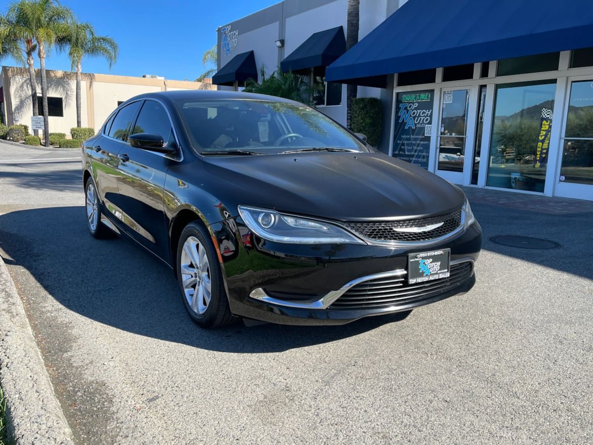 Used 2015 Chrysler 200 Limited FWD image 3