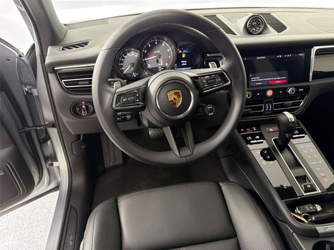 Certified 2026 Porsche Macan AWD/4WD image 18