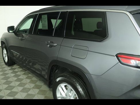 Used 2023 Jeep Grand Cherokee L Laredo image 16