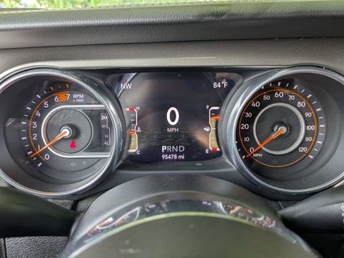 Used 2018 Jeep Wrangler Unlimited Sahara AWD/4WD image 30