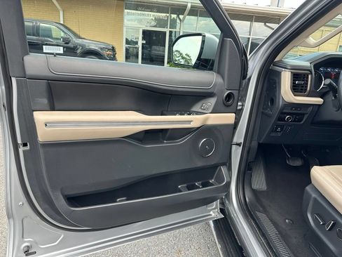 Used 2023 Ford Expedition Limited AWD/4WD image 17