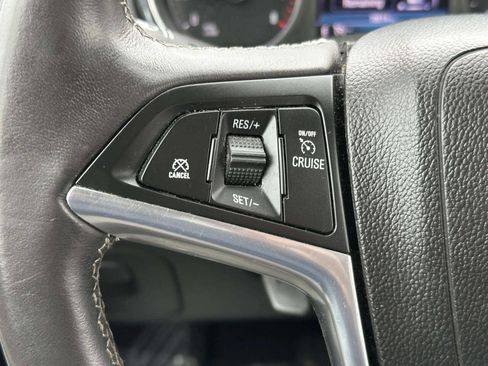 Used 2021 Buick Encore Preferred w/ Safety Package image 30