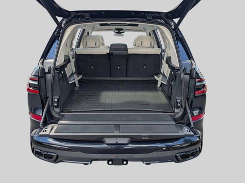 Used 2023 BMW X7 M60i image 14