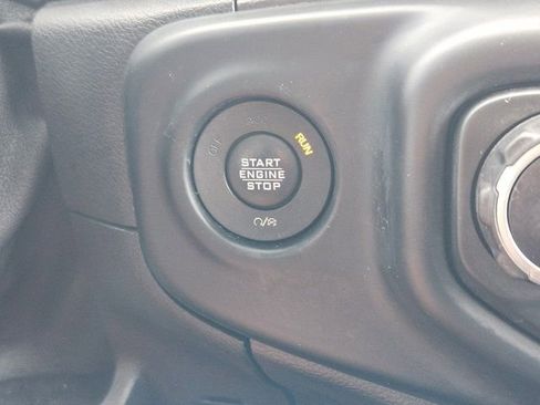 Used 2019 Jeep Wrangler Unlimited Sahara image 8