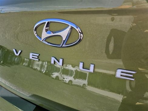 Used 2023 Hyundai Venue SEL image 13