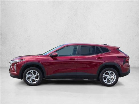 Used 2025 Chevrolet Trax LS w/ LS Convenience Package FWD image 8