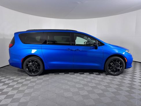 New 2026 Chrysler Pacifica Select w/ S Appearance Package image 13