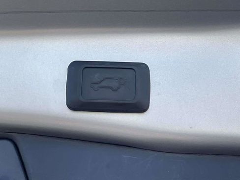 Used 2022 Toyota RAV4 Limited image 14