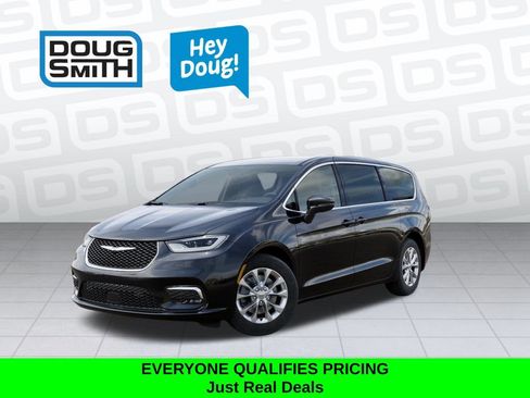 New 2026 Chrysler Pacifica Select AWD/4WD image 1