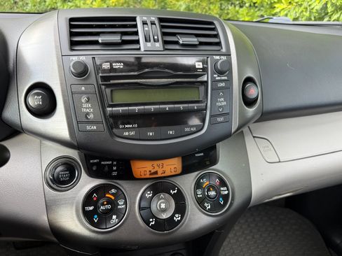 Used 2011 Toyota RAV4 Limited w/ Limited Extra Value Pkg AWD/4WD image 29
