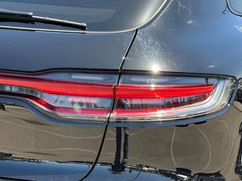 Certified 2023 Porsche Macan AWD/4WD image 28