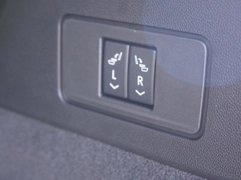 New 2025 Cadillac XT6 Luxury image 28