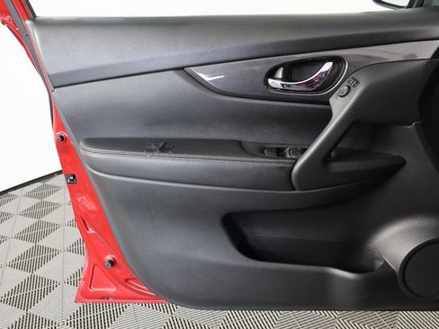 Used 2017 Nissan Rogue SV FWD image 12