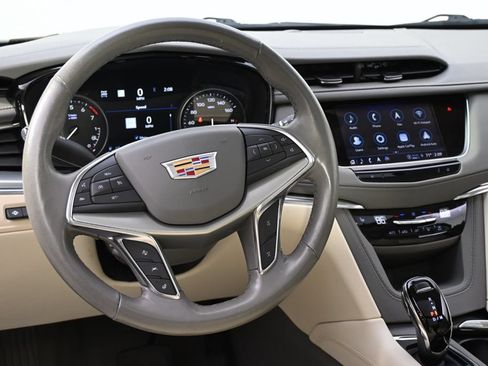 Used 2023 Cadillac XT5 Premium Luxury w/ Technology Package AWD/4WD image 12