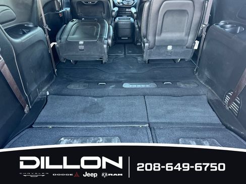 Used 2025 Chrysler Pacifica Select FWD image 16