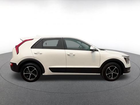 Used 2026 Kia Niro LX FWD image 16