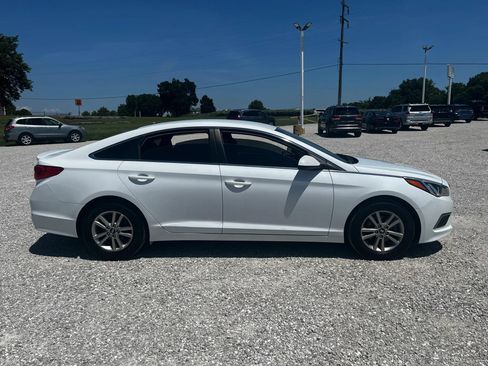 Used 2017 Hyundai Sonata SE w/ Cargo Package FWD image 2