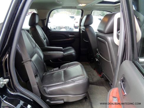 Used 2012 Cadillac Escalade Luxury image 24