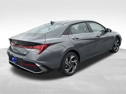 New 2026 Hyundai Elantra Limited FWD image 5