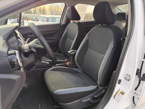 Used 2024 Nissan Versa SV w/ Trunk Package image 23
