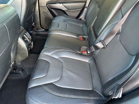 Used 2022 Jeep Cherokee Limited AWD/4WD image 17