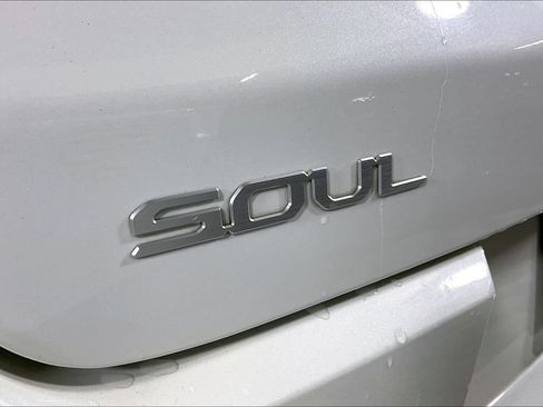 Used 2024 Kia Soul LX w/ Option Group 015 FWD image 7