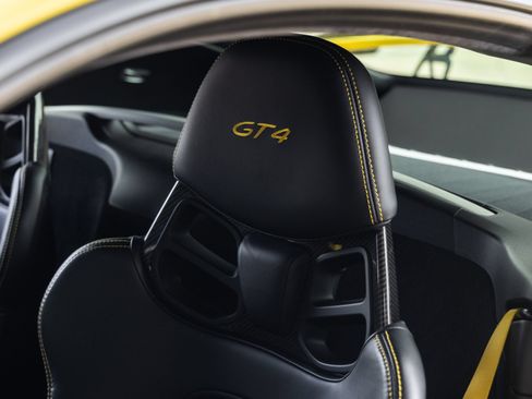 Certified 2016 Porsche Cayman GT4 RWD image 32