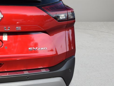 Used 2023 Nissan Rogue SV AWD/4WD image 6