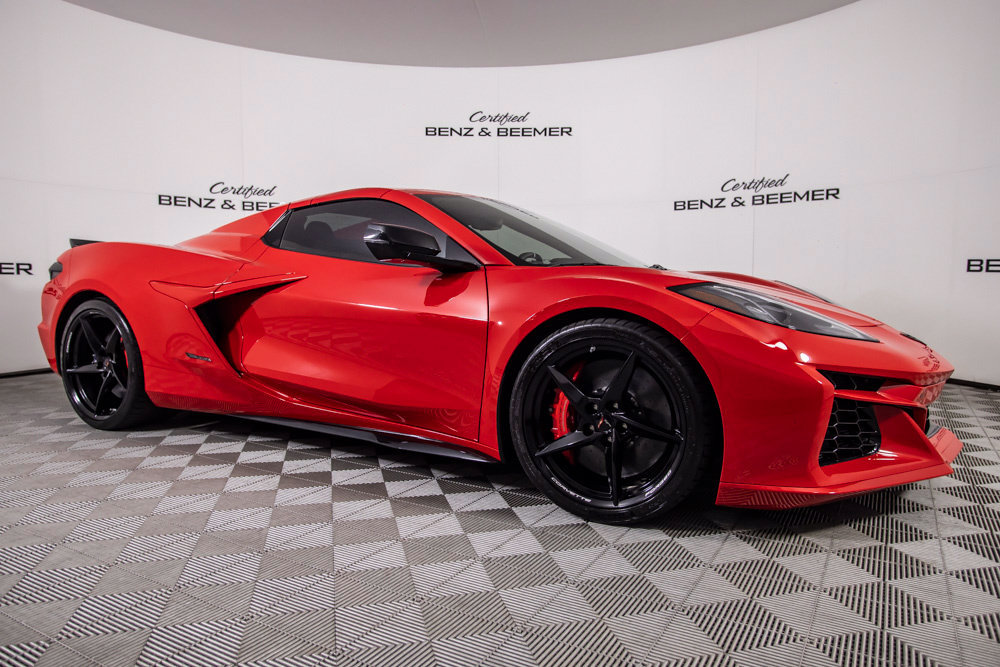 Used 2025 Chevrolet Corvette E-Ray w/ Stealth Interior Trim Package AWD/4WD image 2