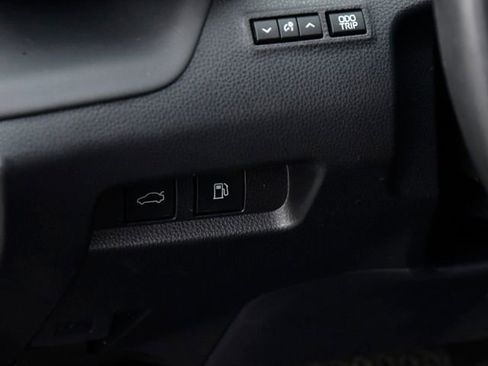 Certified 2023 Toyota Crown XLE image 28