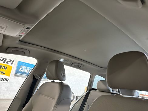 Used 2015 Volkswagen Golf TDI SE image 25