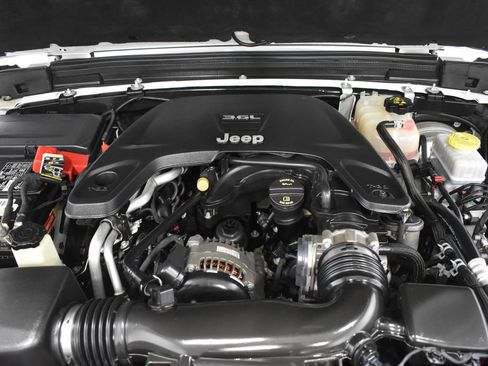 Used 2020 Jeep Wrangler Unlimited Sahara AWD/4WD image 39