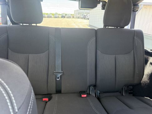 Used 2018 Jeep Wrangler Unlimited Sahara AWD/4WD image 18