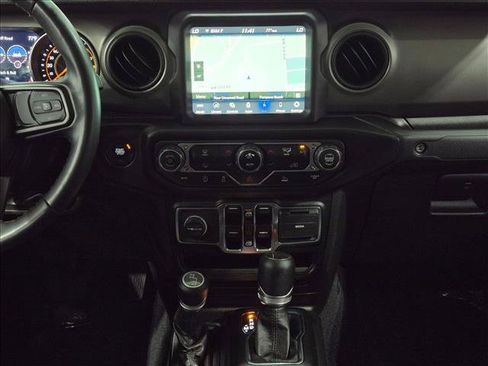 Used 2022 Jeep Gladiator Sport AWD/4WD image 15