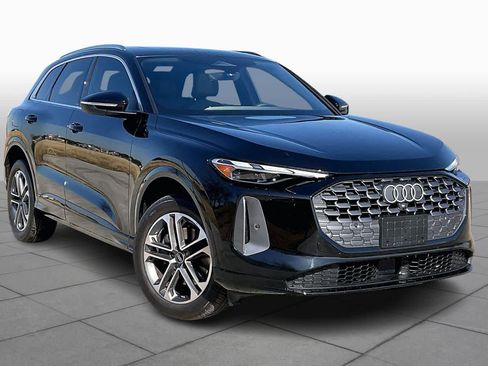 Certified 2025 Audi Q5 Premium w/ Convenience Package image 3