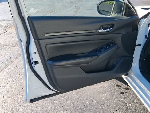 Used 2025 Nissan Altima 2.5 SV AWD/4WD image 9