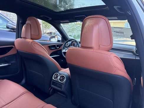 Used 2025 Mercedes-Benz C 300 4MATIC Sedan image 12