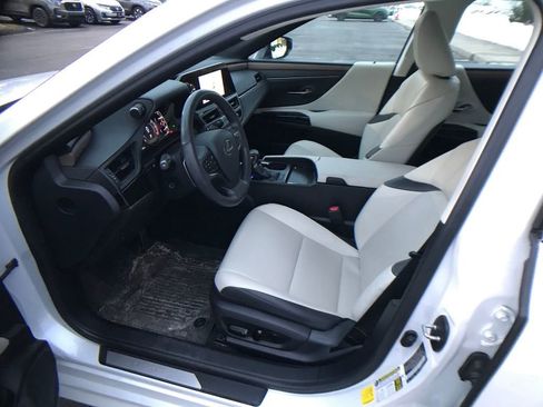 Used 2023 Lexus ES 350 w/ Premium Package image 4